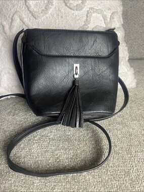 Elegant Black Tassel Crossbody Bag by